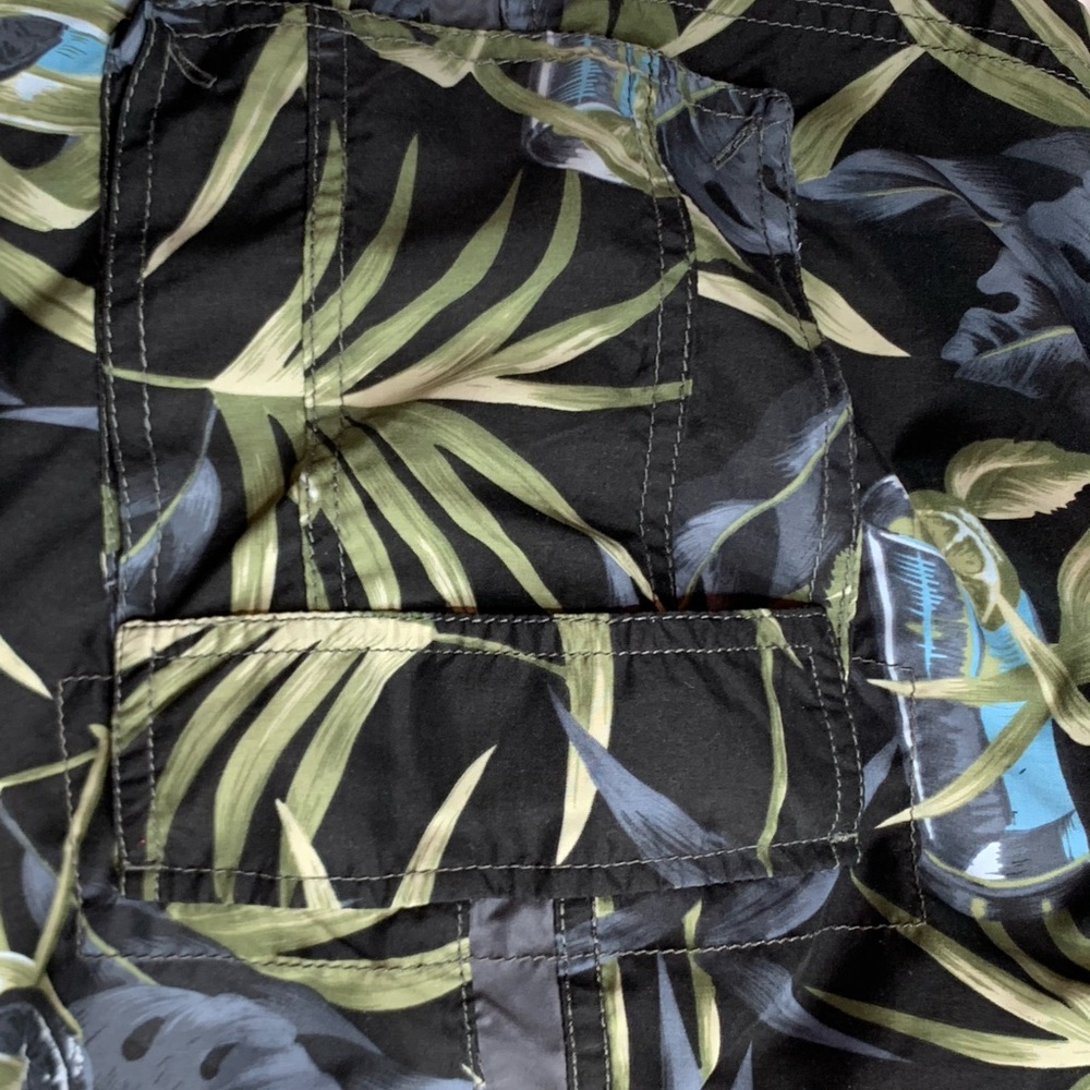 XL Floral Tropical Paradise & Drinks Swim shorts - Picture 9 of 12